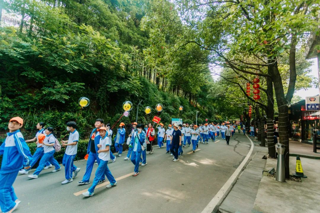 彭山景区迎来万人研学团，开启夏季研学热潮